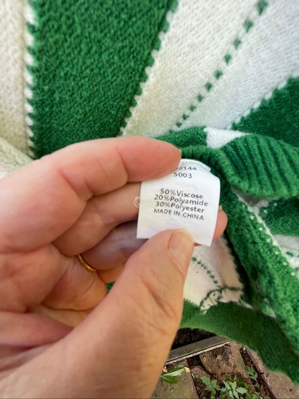 Pretty Garden size S green and white V neck sweater - Picture 5 of 5